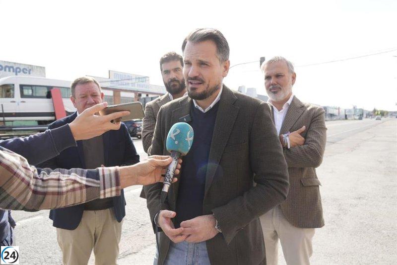 Bautista exige claridad sobre la extensión de la central nuclear de Almaraz y critica al Gobierno por su estrategia de presión.