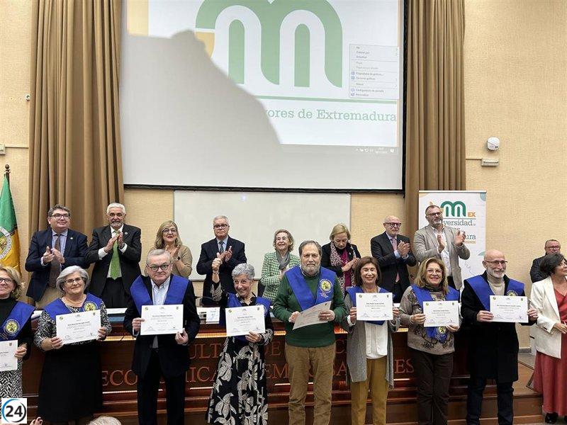 La Universidad de Mayores de Extremadura da la bienvenida a 4,004 estudiantes en su nuevo año académico.