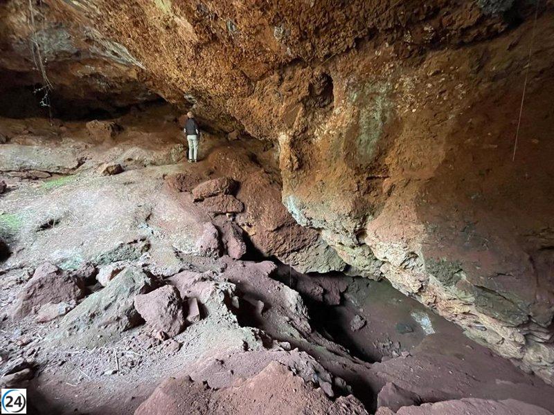 Inician mejoras de accesibilidad en la Cueva del Conejar en Cáceres para abrirla al público.