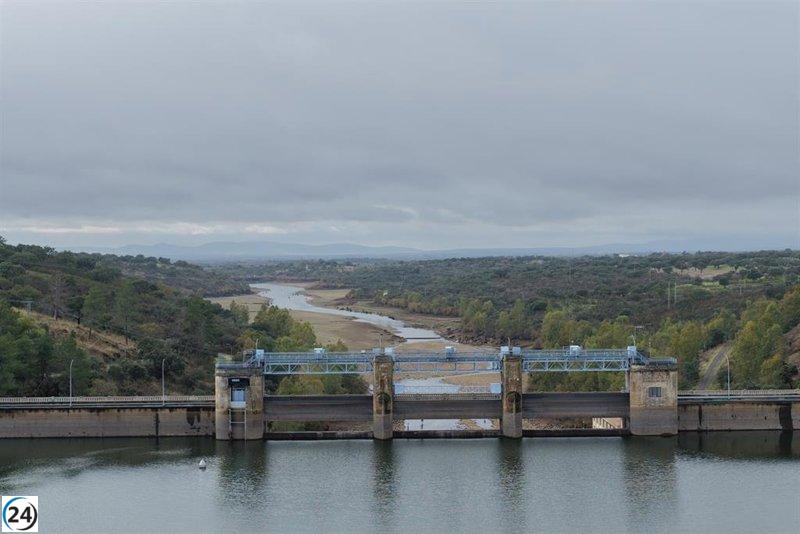 Tres embalses en Cáceres liberan agua tras las recientes precipitaciones.