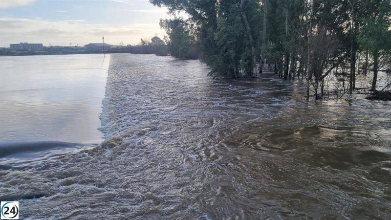 Trece presas regulan el caudal del Guadiana, mientras diez estaciones de monitoreo están en alerta máxima.