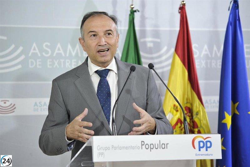 El PP elige a Laureano León como su candidato a senador por Extremadura y rechaza ceder el puesto a Vox.