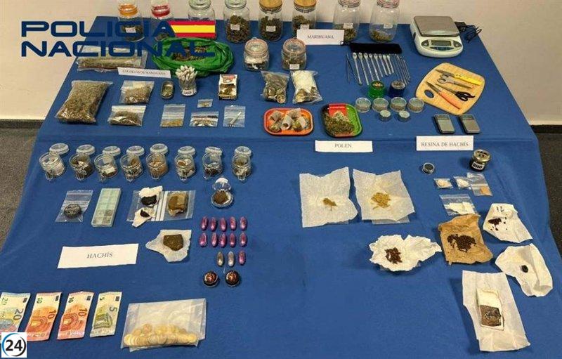 Detienen a dos personas con drogas en local de fumadores en Mérida.