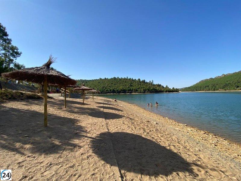 El Colegio de Geólogos presenta las playas de Cañamero y Orellana como destinos secretos de verano.
