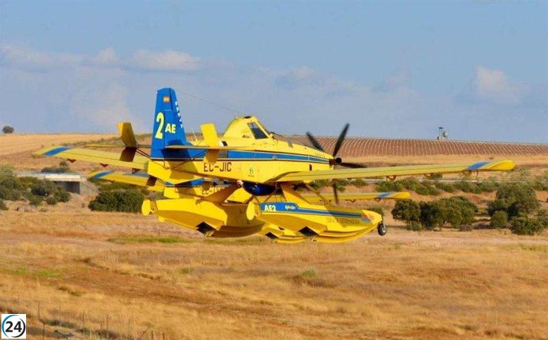 Gran cantidad de trabajadores luchan por extinguir incendio forestal en Valencia de Alcántara