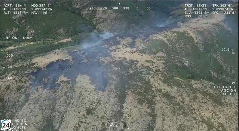 El incendio forestal en Segura de Toro (Cáceres) evoluciona positivamente.