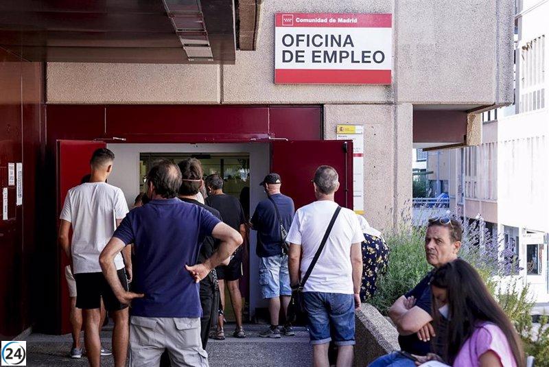 El desempleo en Extremadura aumenta ligeramente en agosto pero disminuye en 8.851 personas en comparación al año pasado.