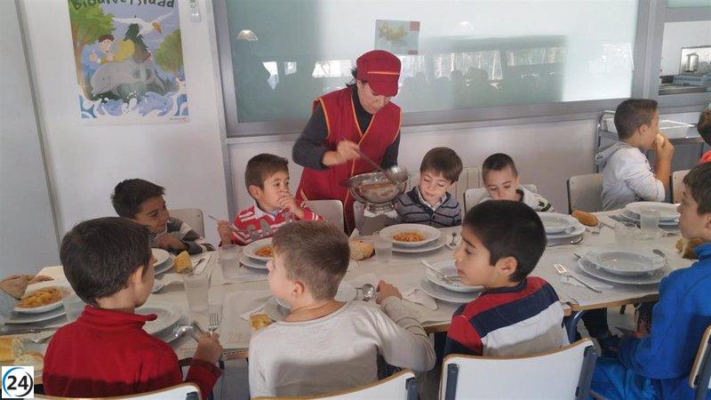 La Junta de Extremadura asegura el servicio de comedor y transporte escolar para todos los estudiantes que lo soliciten.