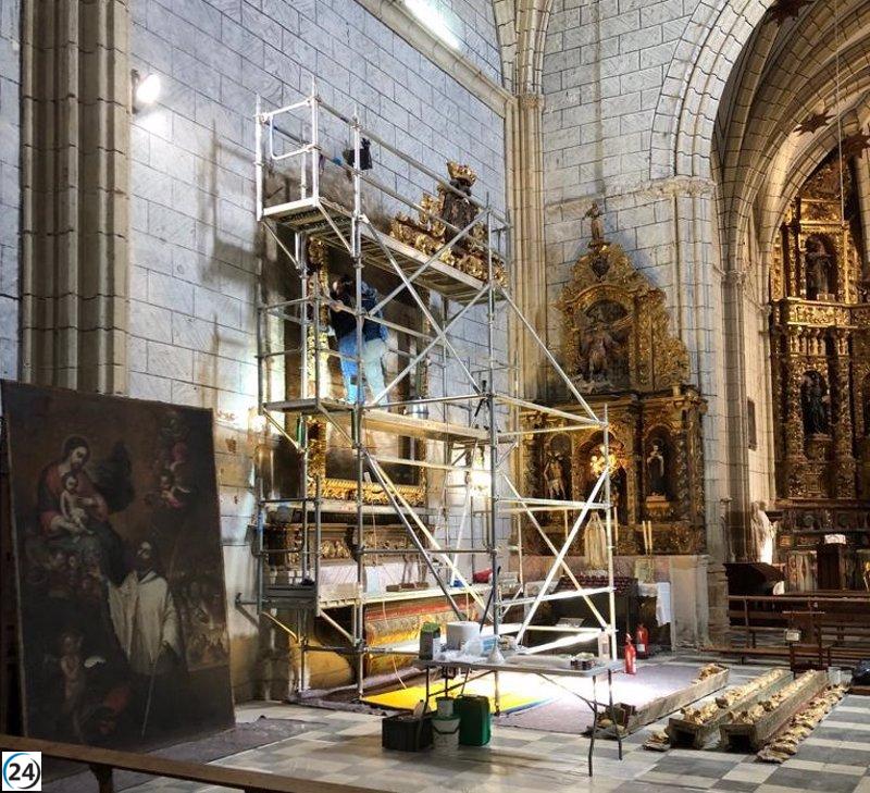 Descubren pinturas en pan de oro del siglo XV durante la restauración del retablo de la Iglesia de Santiago de Llerena.