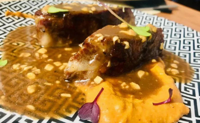 Disfrutando de la gastronomía tradicional en Olivenza